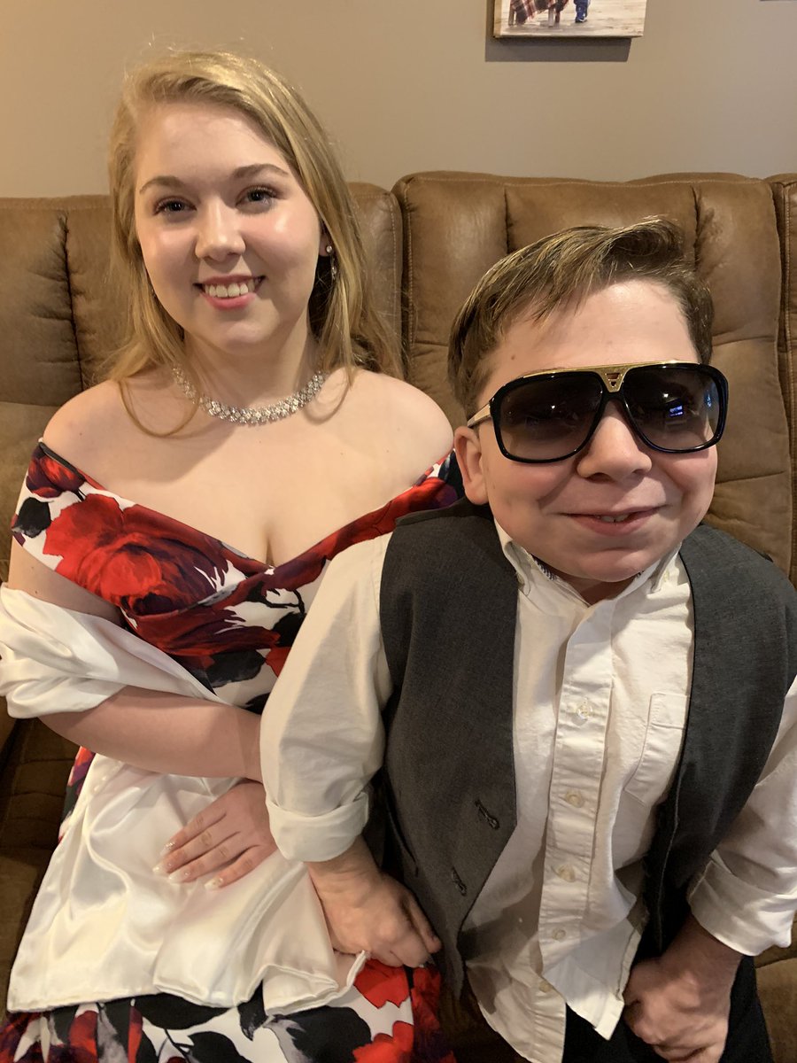 ClbsMm2000's tweet photo. #PromFromHome now and a couple of years ago #stjudeprom https://t.co/cj0sic97yh