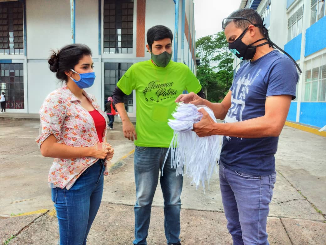 Carol56531648's tweet photo. #TextilParamillo Brigada de Gran Amor y Esperanzas para Nuestros Connacionales desde Inces Tachira #IncesSolidario @Incestachira4 @GeovanniG21 @FreddyBernal @PSUVTachira https://t.co/p3RdCf7t5w