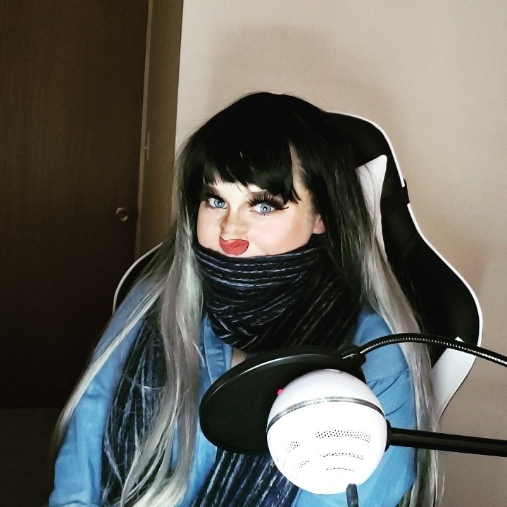 trisha_emery21's tweet photo. So I did a thing #tinyfacechallenge https://t.co/ph1V0Gx7Ko