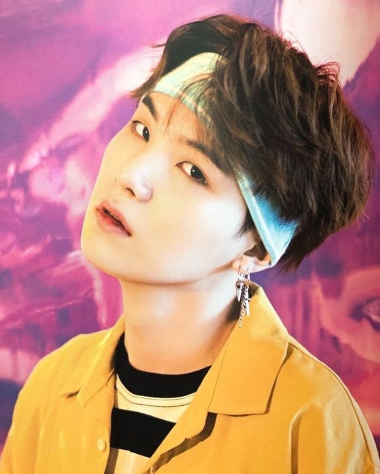 proof that yoongi in headbands is (one of) the superior look(s); a thread