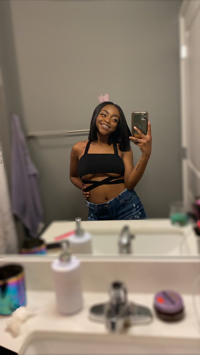 kiaha___'s tweet photo. 21 Tingz🥳🎈 #quarantinebirthday https://t.co/HbXakUZvXj