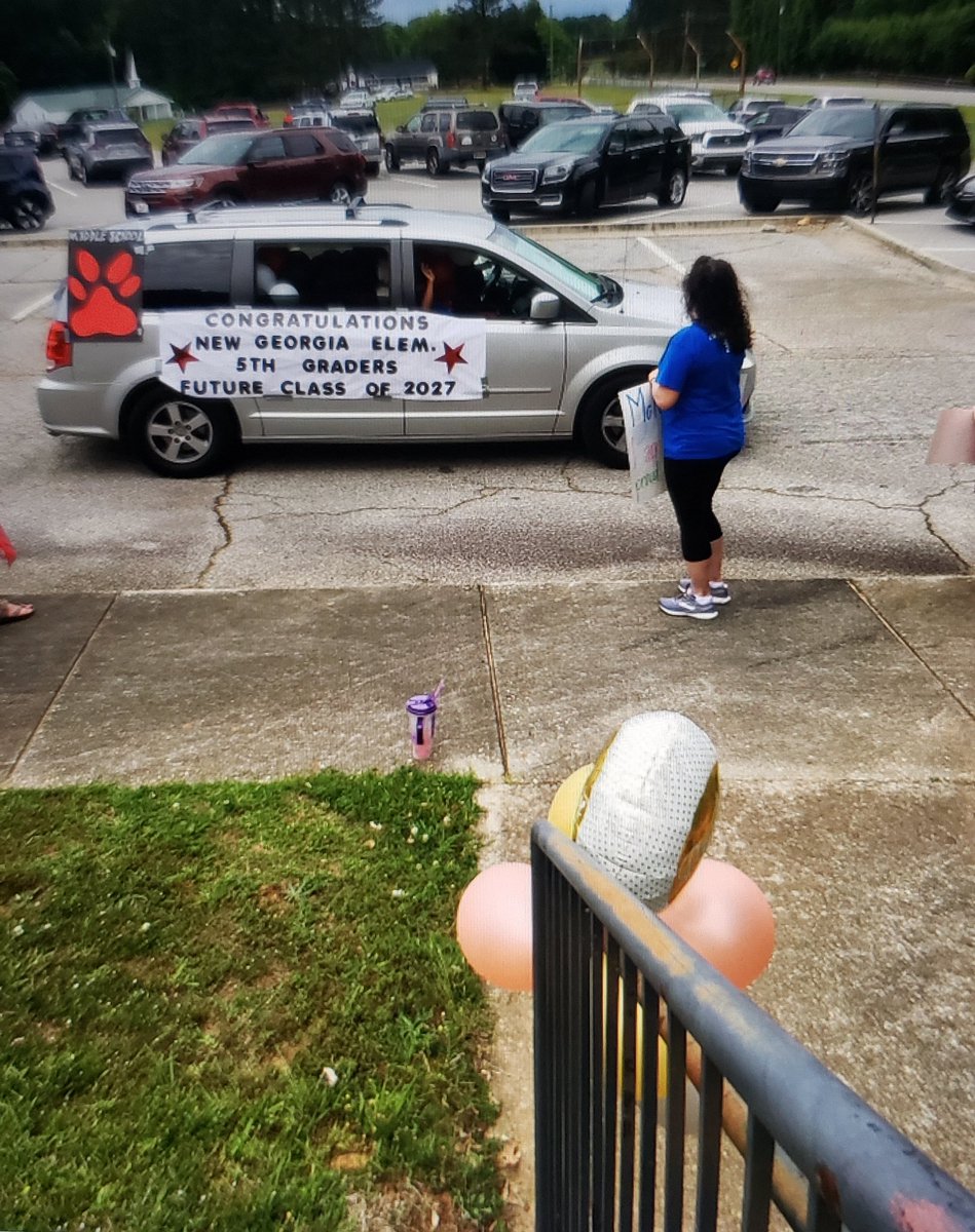 SonjaBNelson's tweet photo. Today, we celebrated our 5th graders last day of school with a parade.  Thank you staff and 5th grade parents for giving the students a wonderful memory to end their school year!!!! This is just a few of the pictures taken. @pauldingboe @TiffanyFrach https://t.co/bLEDsYeAy3