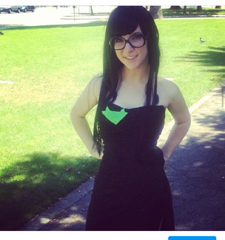 (this is how you know it’s old) back in the homestuck years I was like “lol how do I make a dress”So I just got like 2-3 yards of fabric, wrapped it around my self, tacked in place and called it a day