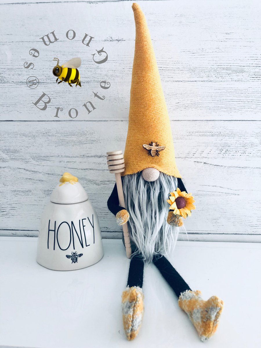 I’ve been very busy with the bee gnomes lately that I almost forgot I had Twitter 💛 I don’t use it much but you’ll find me popping on now & again. If you’ve got Facebook I’m on there everyday and my new shop link is brontegnomes.co.uk . #harristweed #gnome #handmade
