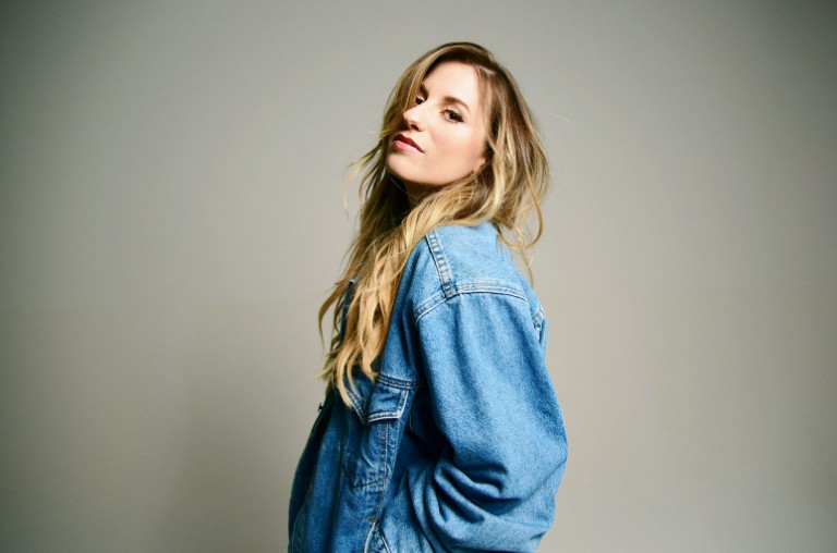 PearlSnapStudio's tweet photo. Not many writers can claim they have cuts with Garth Brooks, Meghan Trainor, Dolly Parton, AND John Legend. Caitlyn can claim all that and more. Take a listen to her journey of how she became a staff writer and the story of her first #1 hit. @SongcraftShow https://t.co/raDAhehIJk https://t.co/YAyHmZPX2Z