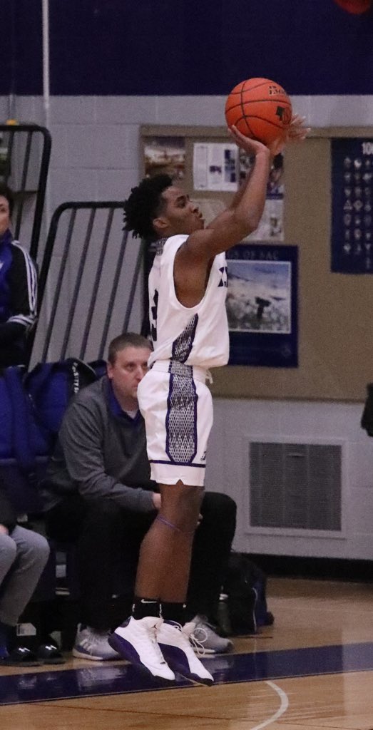 BEASTMBB's tweet photo. Here you go! The people have spoken! Check out East vs Northwest in the 19-20 Holiday tourney! Skoff scores 42 &amp; Ater Louis has his coming out party just missing a Triple Double! 😈🏀💪🏼

https://t.co/qEjdqTwwZN

@ChieftainNation #BeastFam #BBallFix https://t.co/quIKUfVoEk