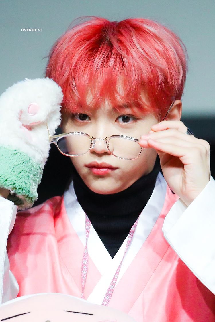 ｡ﾟ•┈୨♡୧┈•ﾟ｡             ➵ a thread of strawberry lix