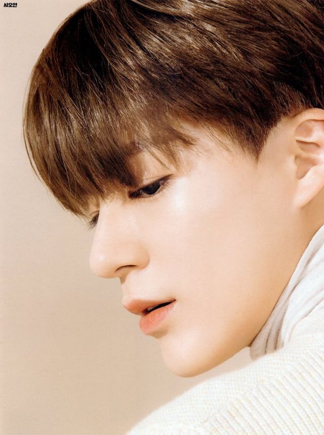 jeno owning this white turtle neck