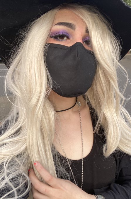 Watch ✨ oleander’s garden 💐 3k 🏳️‍⚧️'s leaked NSFW photo on TwXstars