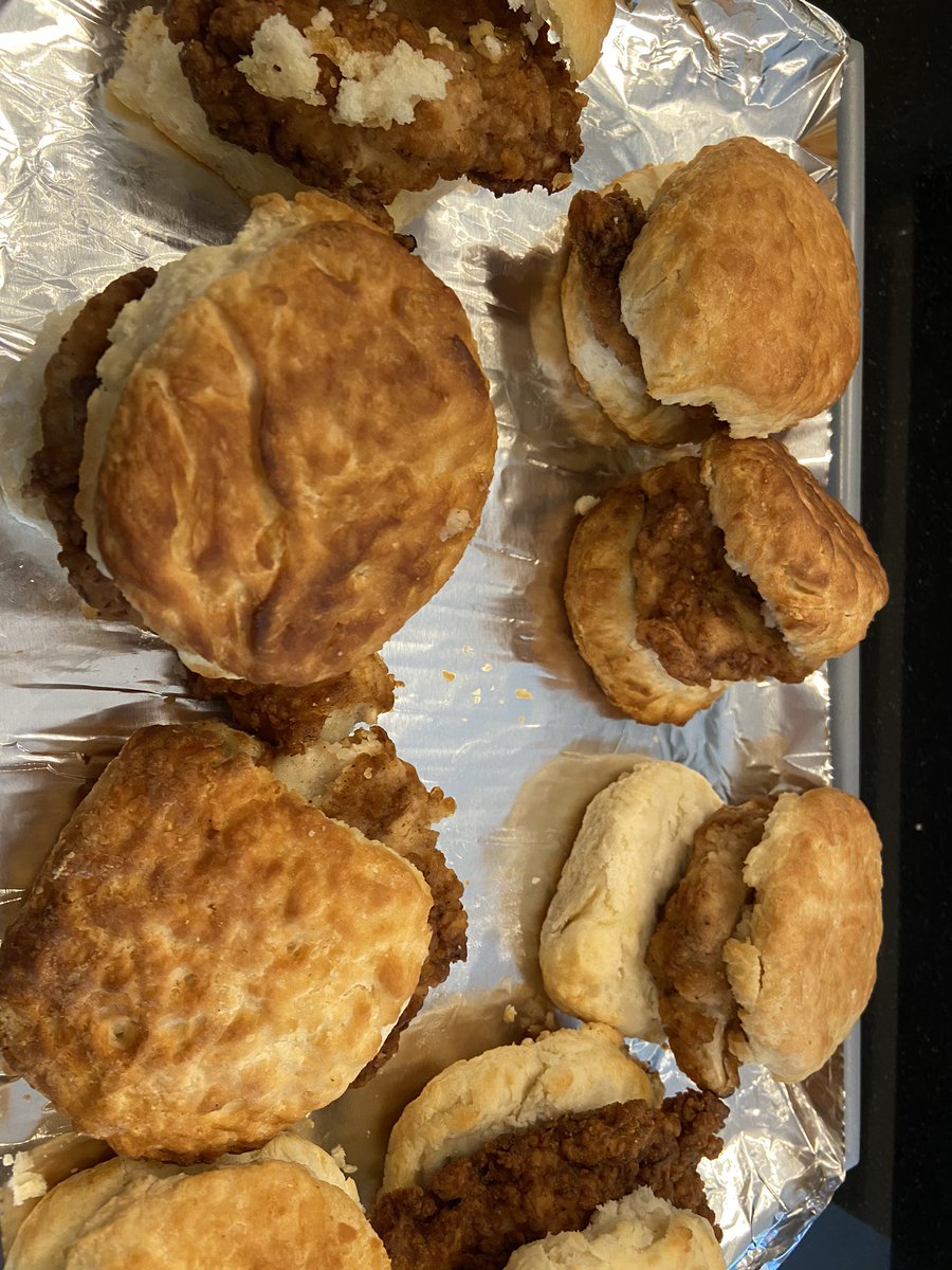 traciespon's tweet photo. @goldbelly Friday! @SunriseBiscuits https://t.co/e7vOf6yoPg