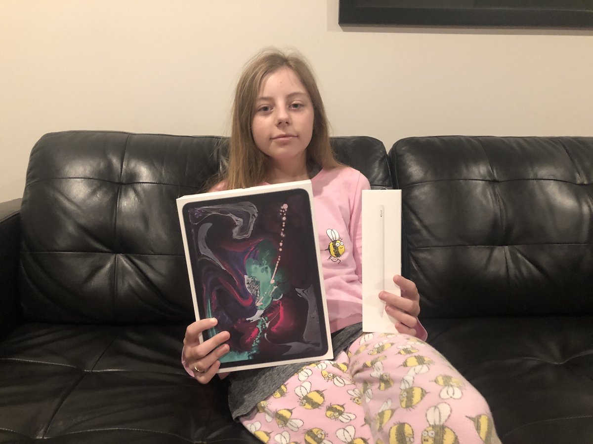 wednesdayvs's tweet photo. I got a iPad Pro and a Apple pen for my birthday!!! https://t.co/wcyK6lUWTV