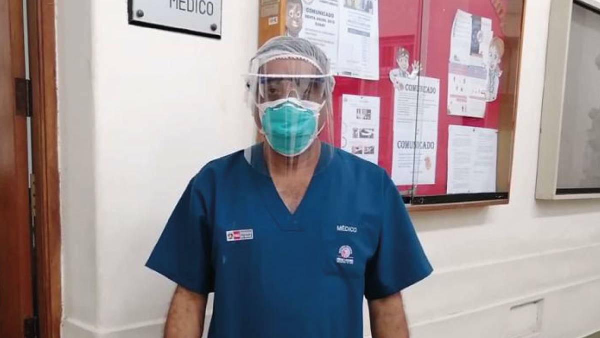 perumakers1's tweet photo. Tuvimos el honor de repartir nuestros #escudosFaciales en la Maternidad de Lima💙💙 #SabiasQue en el mes de Abril se celebraron cerca de 2000 nacimientos en sus instalaciones en tiempos de Covid-19  #HéroesdelaSalud https://t.co/hgTYM2LAzg