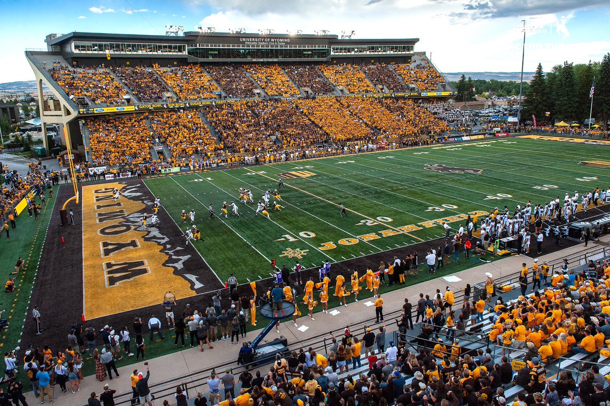 wyo_football's tweet photo. Just admiring some 🤠🏈 views on a Friday #RideForTheBrand https://t.co/dS7RyqqyIC