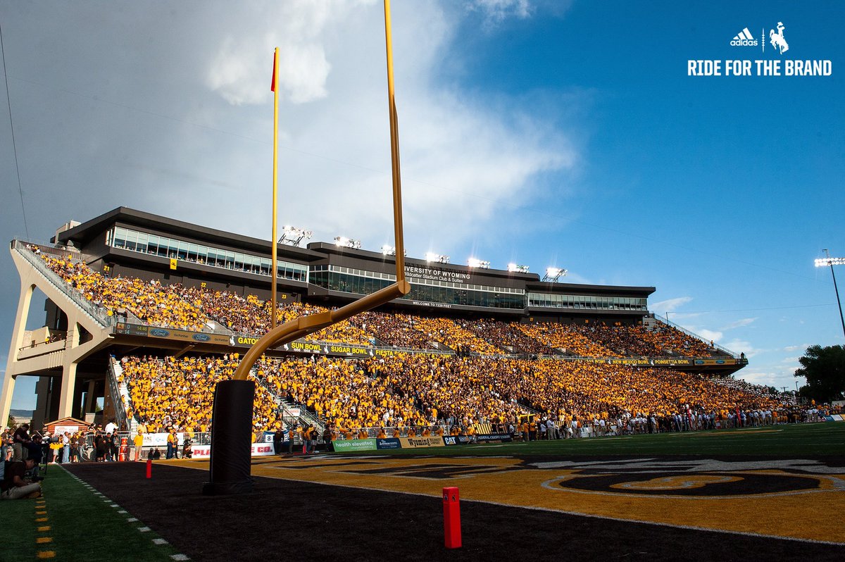 wyo_football's tweet photo. Just admiring some 🤠🏈 views on a Friday #RideForTheBrand https://t.co/dS7RyqqyIC