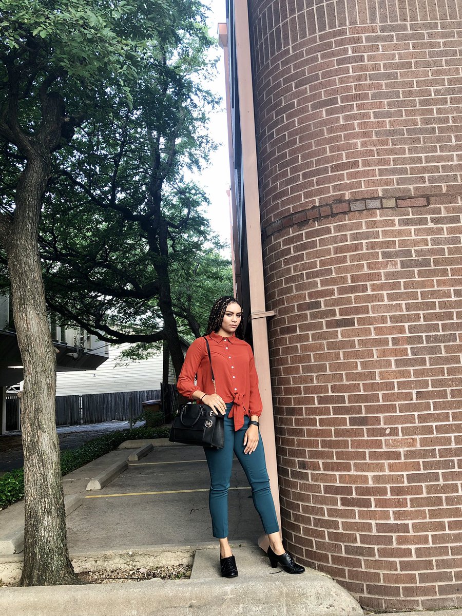 themickydawn's tweet image. Bachelor’s in the bag 🎓 now putting the bag in my bank 💰 

#2020graduate🎓 #firstdayofwork #womeninengineering #blackexcellence #talktomenice