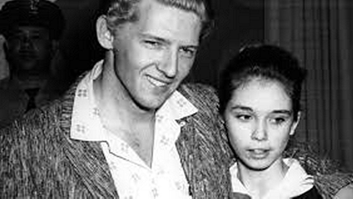marczak_rob's tweet photo. May 22, 1958
Jerry Lee Lewis drops a bombshell in London

#rjm #ChildBride #DailyMail #firstcousin #JerryLeeLewis #London #MyraGailLewis #PaulTanfield #WholeLottaShakinGoinOn 

Link: https://t.co/HaQTa6w9zu https://t.co/7hUQNrAkDV
