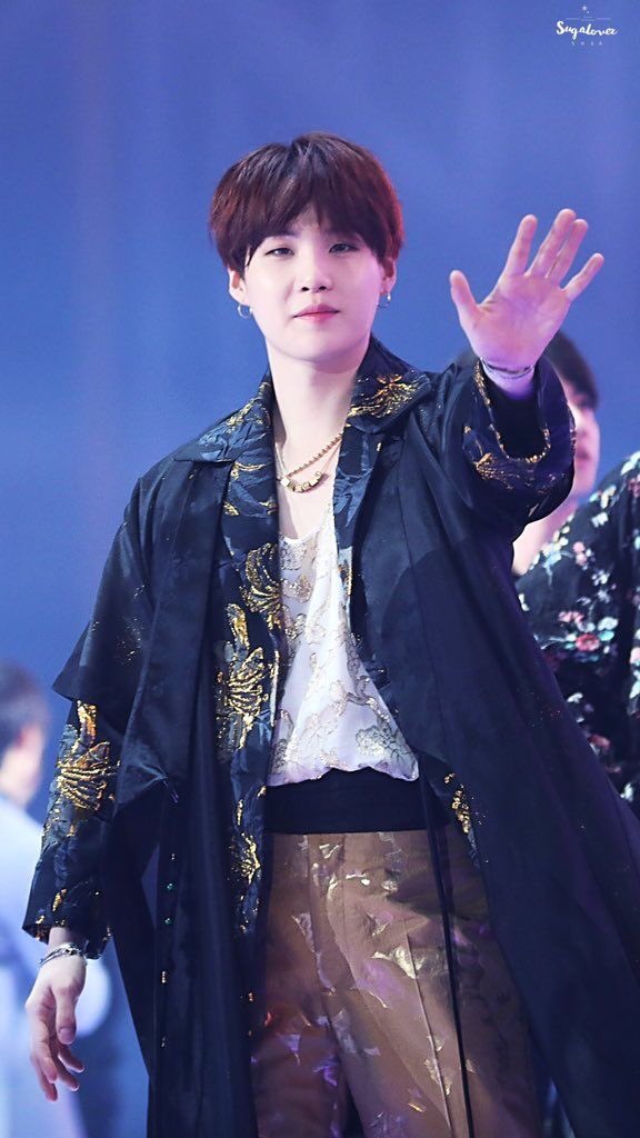 the black/gold mhmhmmhh