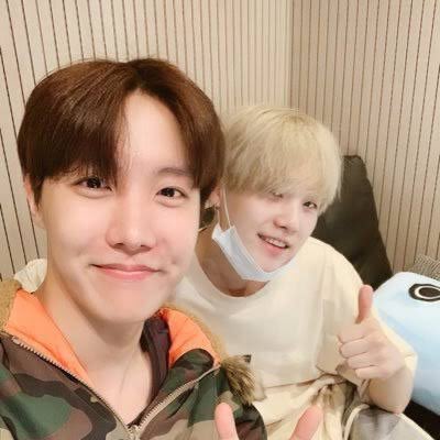 vmintine's tweet photo. jimin’s favorite                   hobi’s favorite
 vmin picture                      sope picture https://t.co/6LNlBZYzN0