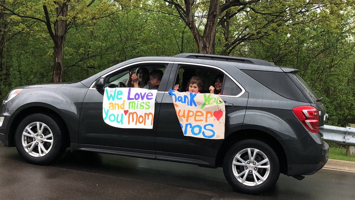 VachonLiz's tweet photo. Thank you to everyone that came to the parade at Canterbury-on-the-Lake. It started out as a way to get our volunteers to drive by and wave but then it turned into so much more. Over 60 cars! #wemissyougrandma #SomeGoodNews #paradeforgrandpa #HealthCareHero https://t.co/7ApX5j1Jaw