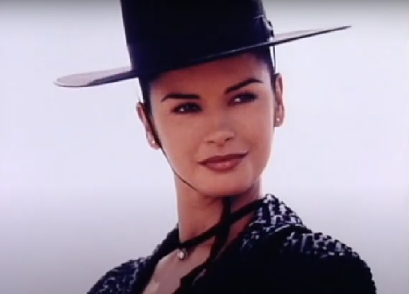 Catherine Zeta-Jones actually had to do a ton of horse-riding lessons for a scene where she shows her dexterity with a sword while riding. This scene was, alas, cut from the movie.  #vulturemovieclub  #maskofzorro