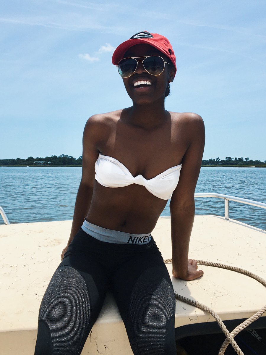 briatheengineer's tweet photo. Memorial Day the Coastal Georgia way 🍑⚓️

#socialdistancingatitsfinest https://t.co/dwKqp690Qh