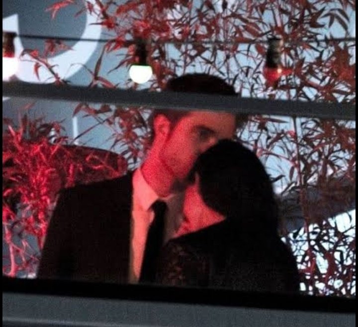  #Robsten  #Pahira  #ParasChabbra A shoulder to cry on