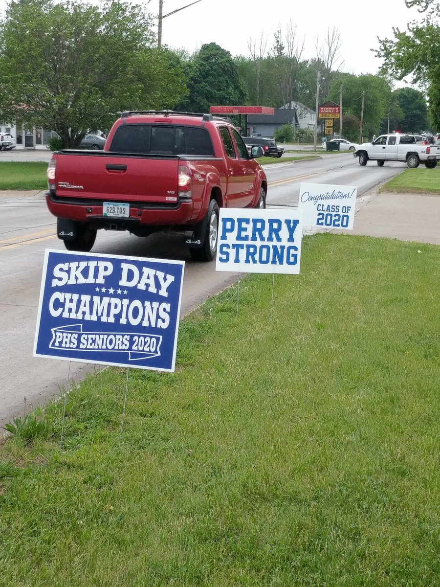 _graphics2u's tweet image. Congratulations Perry Class of 2020! @PerryHigh2020 @phsbluejayway #scooptheloop