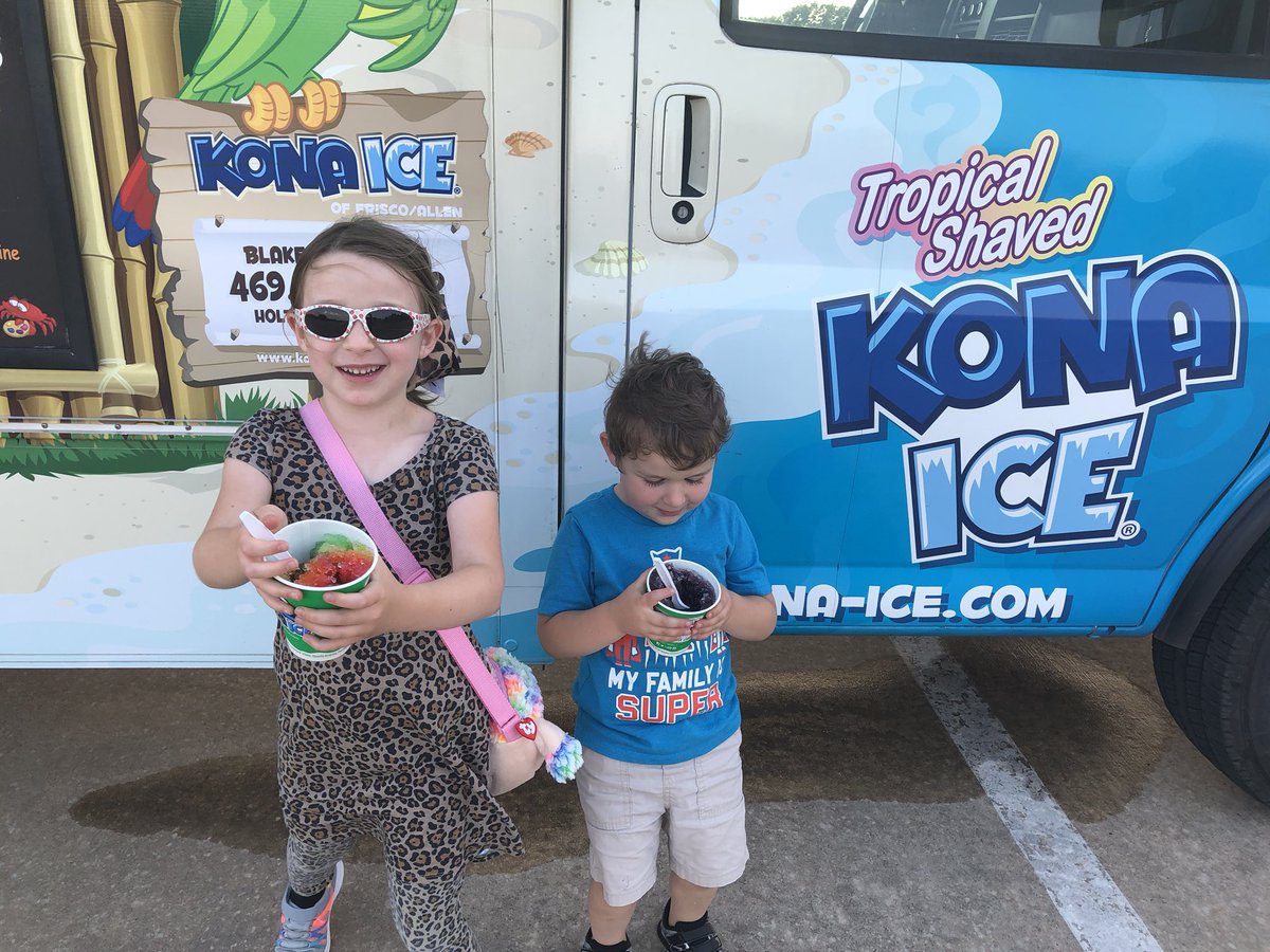 MosFamily1's tweet photo. Kona Ice after dinner! Rainbow and grape are the flavors of choice for today! Now back to the campsite.... #OneHeartOneLovejoy #HartElementary #OneNightUnderTheStars @Hart_Elementary @lovejoyisd1 https://t.co/y7FezIA4a1
