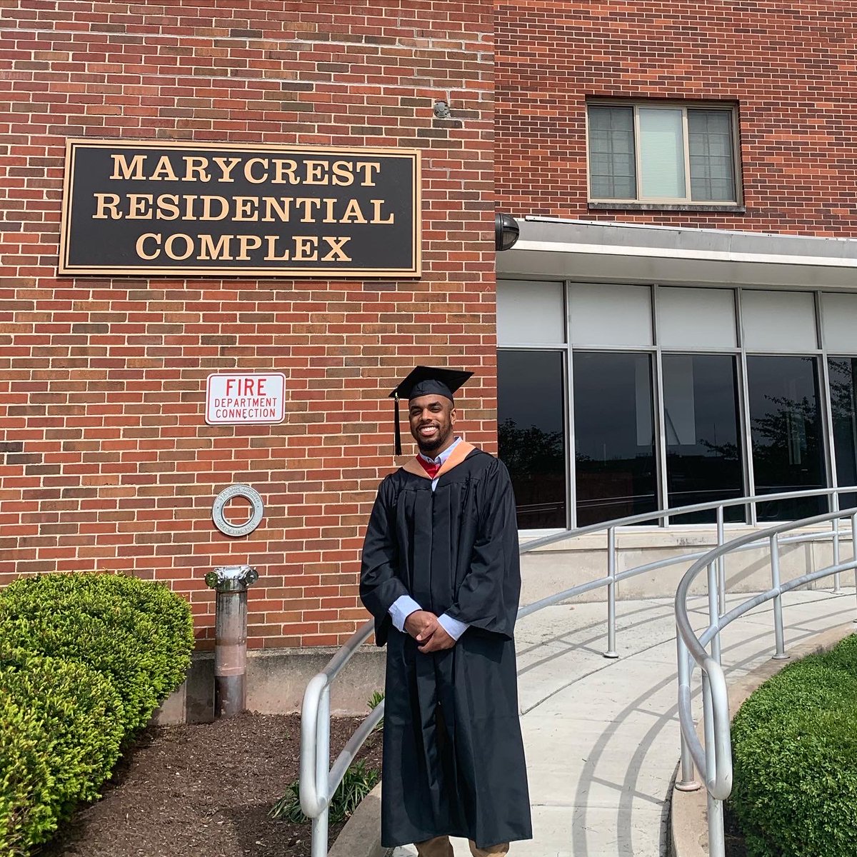 DaytonFlyers's tweet photo. All this week we will honor our recent Flyer grads!

@DaytonFootball
 
Markus Hurd is working for Huntington Bank in Cleveland, Ohio

#Flyer20Grad #ALWAYSaFLYER https://t.co/DcIUGuN8ba
