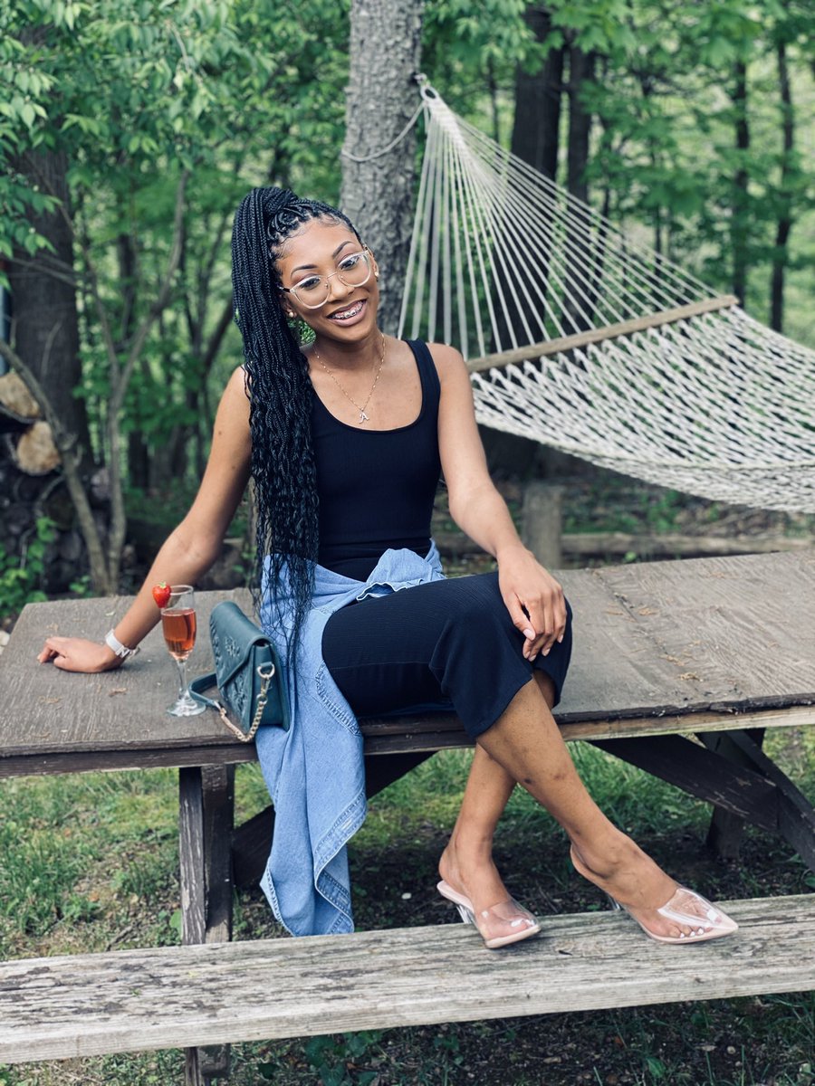 ayannafullum's tweet photo. Literally living my BEST life w/ Jesus! 💃🏽✨ #nunmo #nunless #dasit https://t.co/Vo84JjMlHC