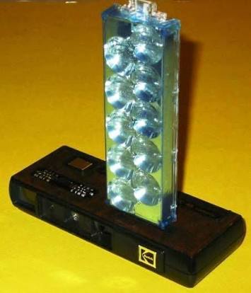 cronicabanqueta's tweet photo. Viernes del recuerdo...
Ésto es una cámara Kodak 110, y se refería al tipo de rollo, de 12, 24 o 36 exposiciones, pero no sabíamos cuántas podían velarse.
Contaba con accesorios como el flash.
Y tú... Cuál tuviste? https://t.co/hg9HgtBpF5