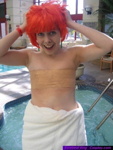 12) my barely 18 self thought it was totally cool to wear this on the con floor since the event was 18+. Badly made “outfit” featuring stolen hotel towel + atrocious wig + unsafe binding = wtf was I even THINKING