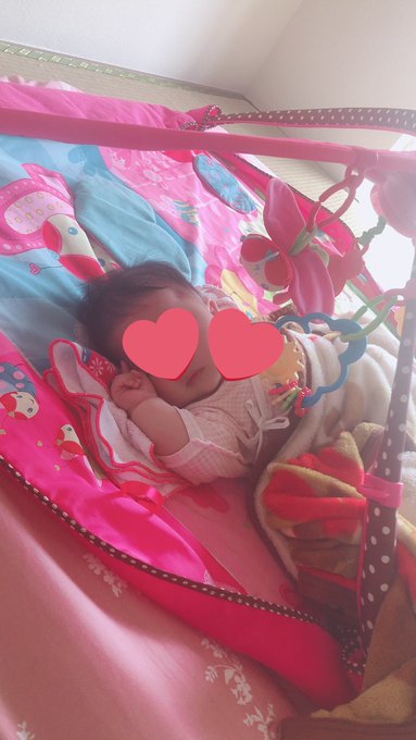 午前中はまだねむねむ時間  遊び疲れて寝ちゃったらしい  癒される♡ https://t.co/NHRQbYJ6AX