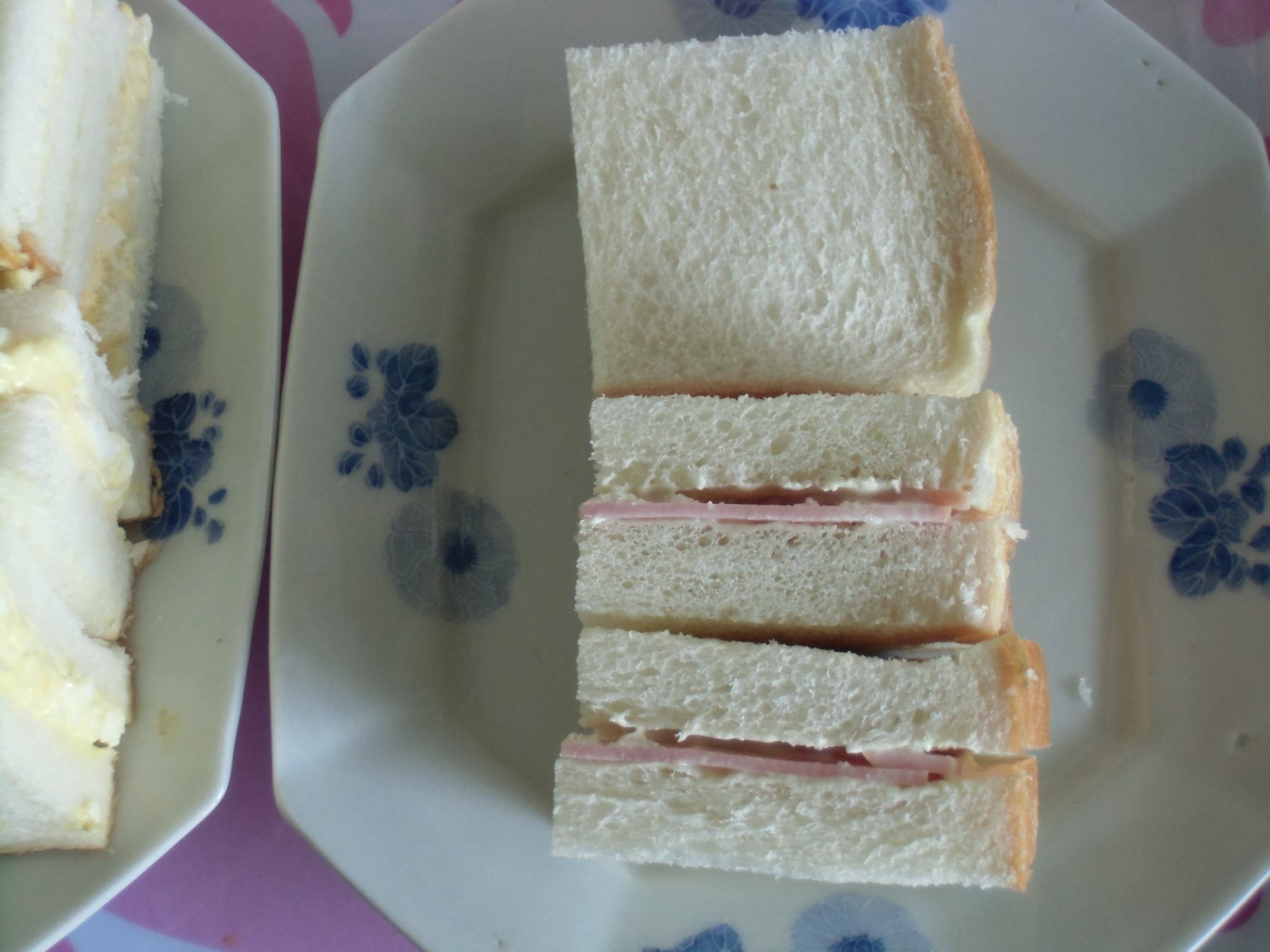 けいすけ 昨日の朝ごはんは おしゃれに サンドイッチでした たまごサンドとハムサンドです ハムサンドは写真撮影前に味見したため 1切れ少ないです たまごサンド T Co Ak7u1hxjlz ハムサンド T Co Wlz23aso6q ククれ けいすけ 昨日の朝ごはんは おしゃれに サンドイッチでした たまごサンドとハムサンドです ハムサンドは写真撮影前に味見したため 1切れ少ないです たまごサンド T Co Ak7u1hxjlz ハムサンド T Co Wlz23aso6q ククれ