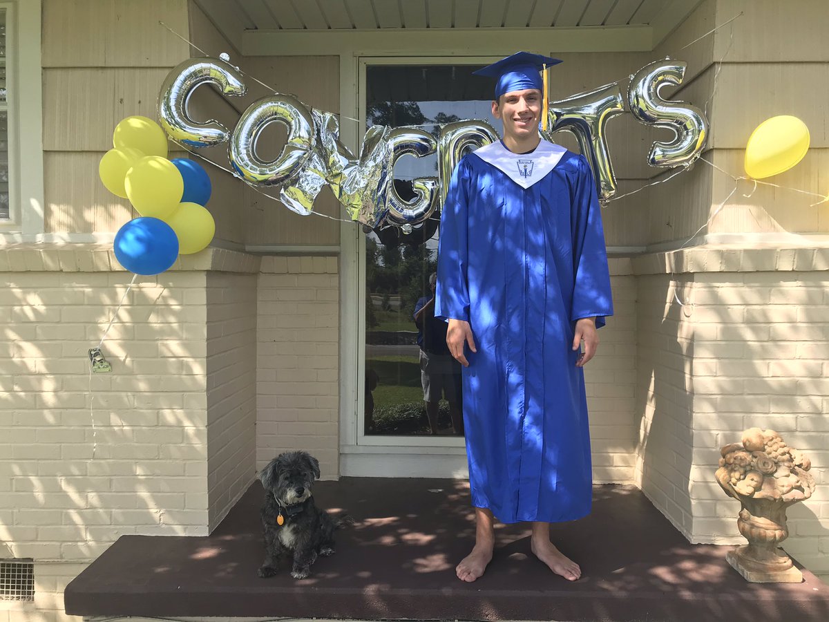 LLeake1968's tweet photo. #THS2020GRAD https://t.co/IcBcwG88je