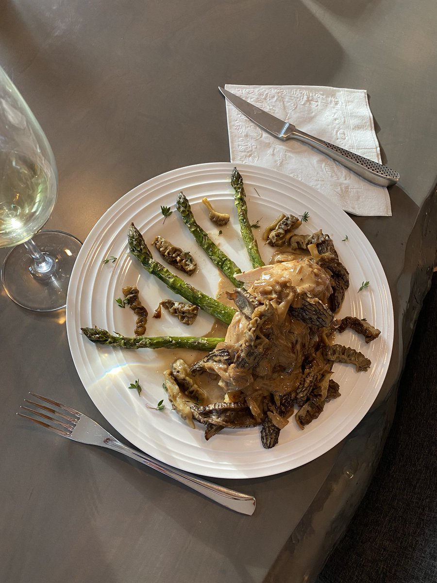 Pan fried #chicken with #morels and #asparagus. #homegourmet #foraging #dinner