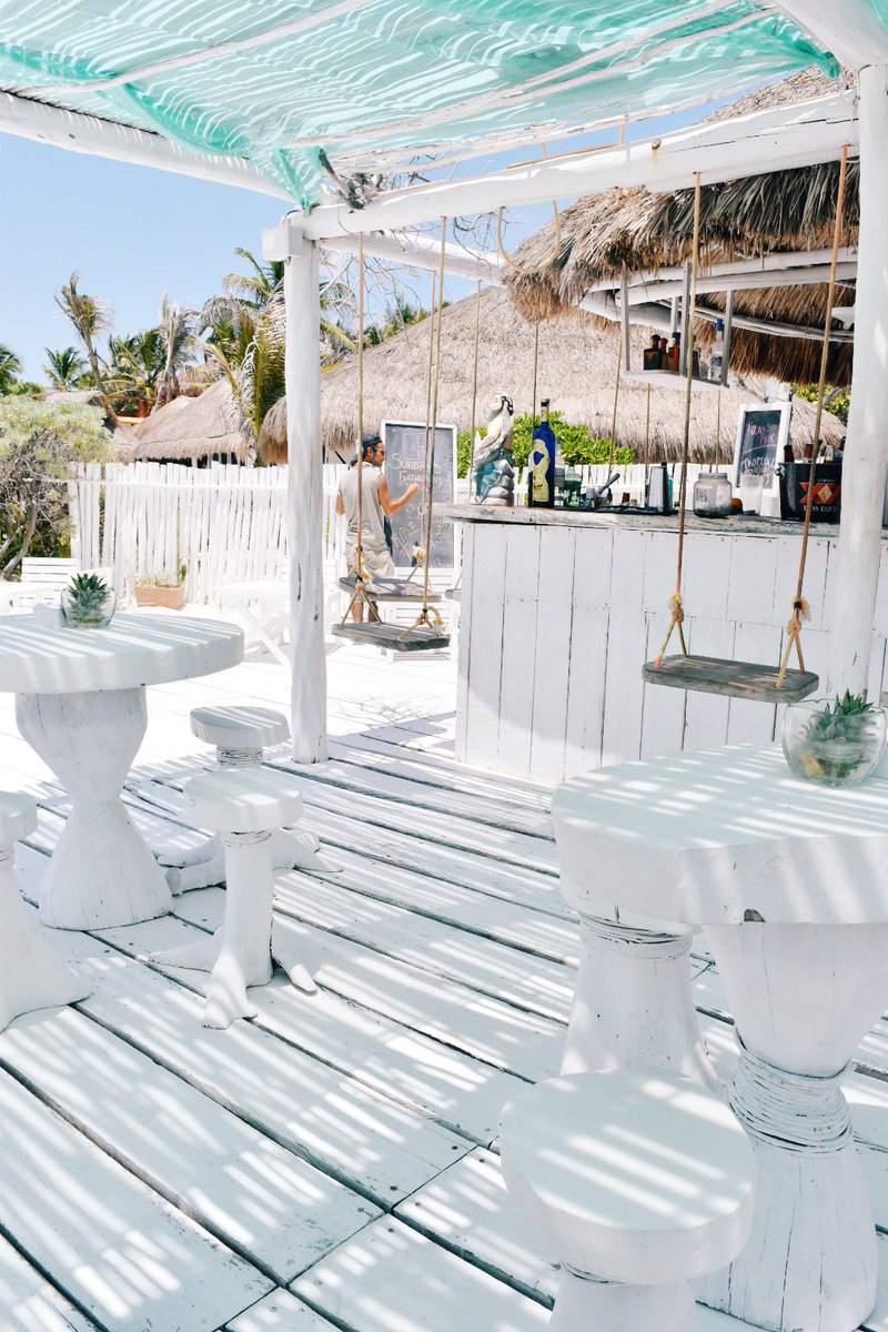 ohsunnymx's tweet photo. Coco Tulum 🥥 The black &amp; white hotel boutique. https://t.co/tIVdg6Fe7E