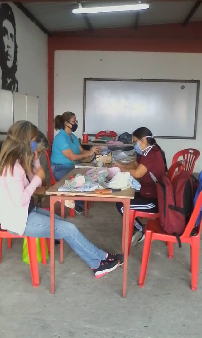 CarmenCarreroS's tweet photo. #INCES Munic. Rafael Urdaneta #LasLajas #Tabor partic. culminación de su aprendizaje, FELICITACIONES, "Confección Lencería para el Hogar" y "Confección Camisas Damas y Caballeros" (186 horas) formadora Josly Mendoza del #IncesTextilParamillo #Tachira.
#FormacionIncesEnCasa https://t.co/WiuHIq2lzz