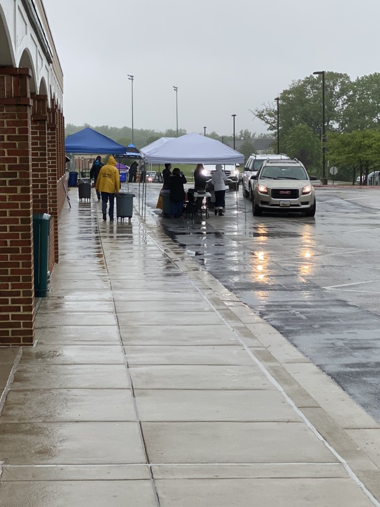hcpss_ahs's tweet photo. Class of 2020 excited to receive their caps and gowns! A BIG SHOUT TO@zingoslax for tents and @JohnsHopkinsCFA and our awesome PTSA for donating for our senior gift!! We appreciate your support of the Class of 2020! 💚 https://t.co/XZdvOvf5C9