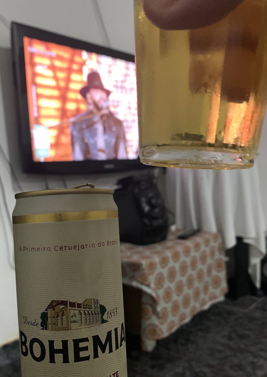 Mais uma live do <a href="/gusttavo_lima/">Gusttavo Lima</a> para conta e vamos de <a href="/bohemiaoficial/">Bohemia Puro Malte</a> .
#LiveGustavoLima #bohemiapuromalte