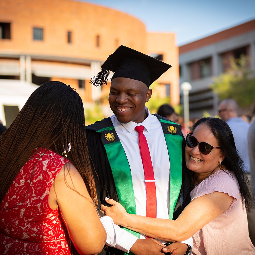 CurtinUni's tweet photo. Attention recent #CurtinGrads! How would you rate your time at @CurtinUni? 🎓💯 There’s still time to share your uni experience with us. Complete the #GraduateOutcomesSurvey (GOS) and you’ll go into the draw to #win $1,000. Take the survey: https://t.co/KxvCEd1A7E
*T&C’s apply. https://t.co/2IFW6AVu00