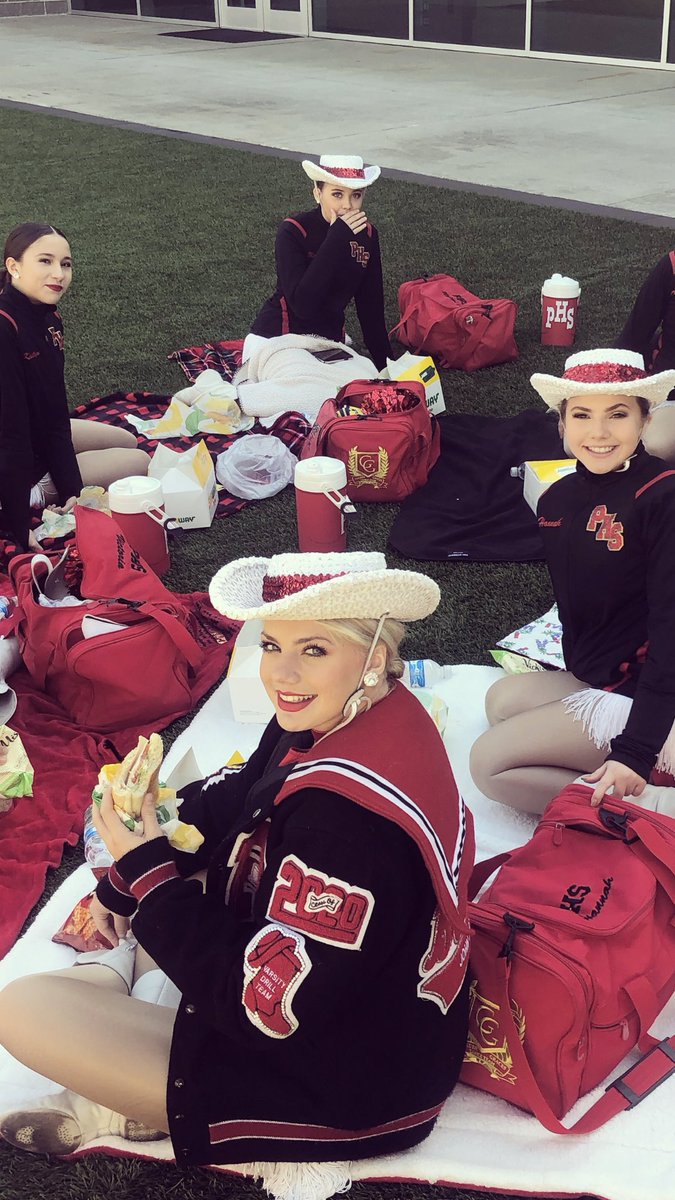 PHSGOLDENGRACES's tweet photo. CONGRATULATIONS 4th year member &amp; SENIOR... BROOKLYN! I missed celebrating with you today but I know you are having a BLAST celebrating at the beach!! #ClassOf2020 👯‍♀️👩🏼‍🎓🥳#celebratingfromthebeach🌊🏝 https://t.co/r1xerRXvgz