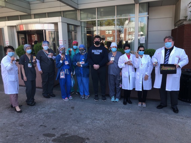 miscositas's tweet image. My son Niko started a project called "Wish on a Star." He makes small jars with handmade origami stars to thank front line workers. If you know of any kids who would like to get involved by making/donating stars, visit  wishonastar.us for more info! @WishOnAStarUS