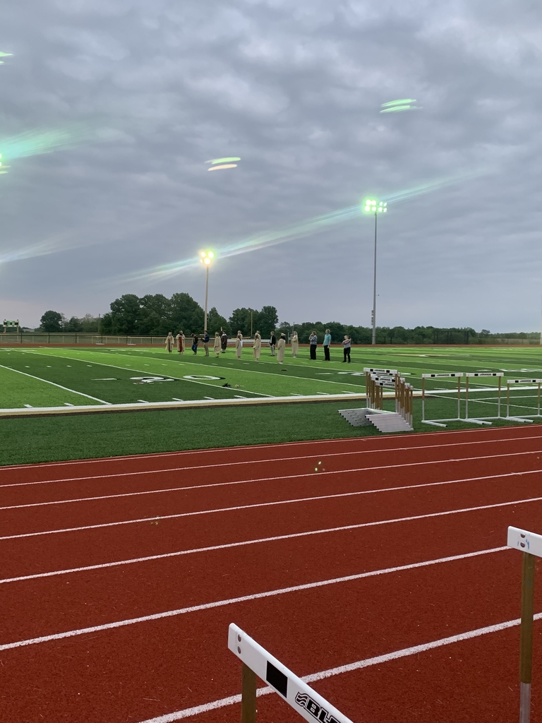 _GoCougars_'s tweet photo. Highland honors the 2020 Seniors with lighting the fields for 20 minutes and 20 seconds starting at 8:20 (2020 military time) as they are allowed to walk the track or observe the lights as a group while social distancing. https://t.co/iiaNPV2Zkm
