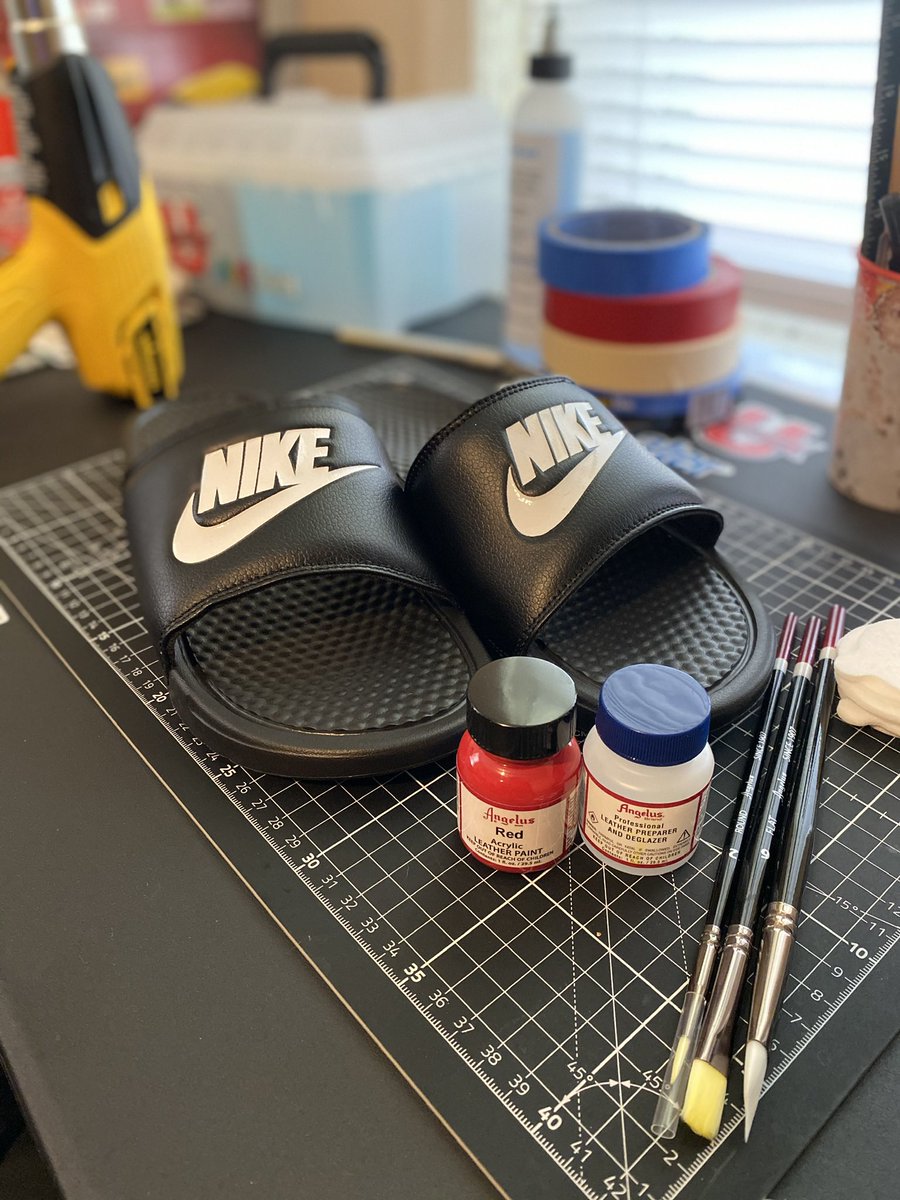 CoachBWestbrook's tweet photo. Before &amp; After...Custom Nike Flip Flops! #DesignByBW | @AngelusDirect https://t.co/bJBLU726It