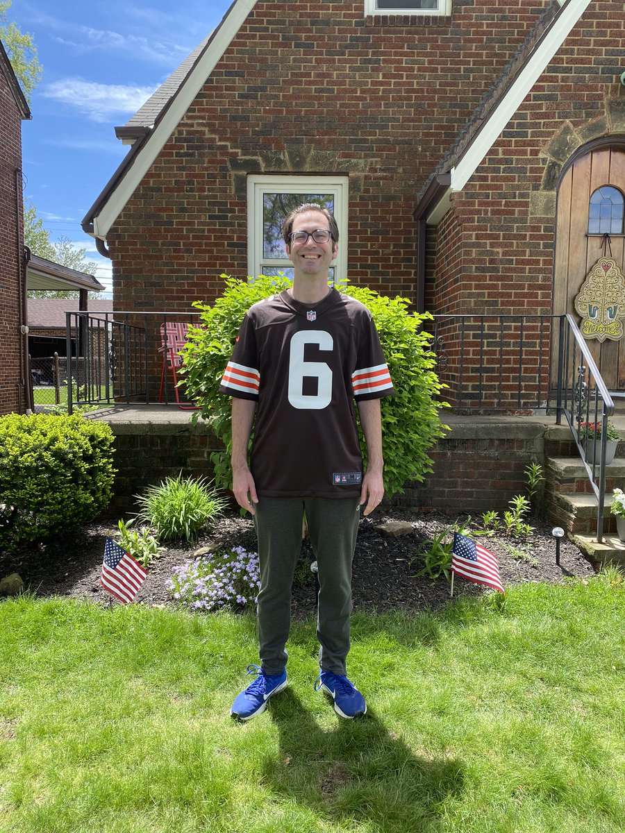 fitzclass15's tweet photo. I really like the attention to detail, with the 1946 on the collar. Fresh clean look! @BrownsProShop https://t.co/GhCrmfKwke