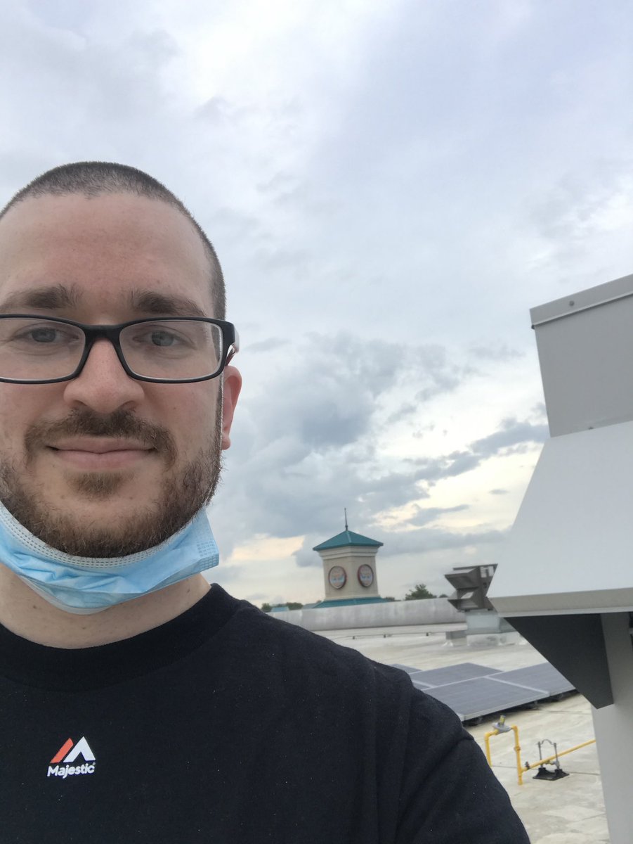 A beautiful night for an EM call on the roof of one of my stores! Enjoying the view while avoiding vendor expenses.
#PMLife