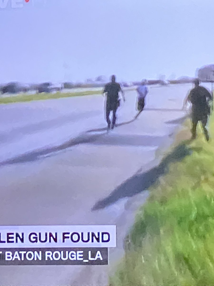 nancy_krush's tweet photo. I’m sorry but I burst out laughing during the DUMBEST run! I can’t! 🤣🤣🤣#notmygun 🤣🤣 hilarious @lucky_deviant @robbiecole1 @buddyboi94 @LindaDa49119957 @Im1SpoiledLady @JillBemi @StaceytheGhost @nuttycrzygirl @jeninmn1225 @edengirl58 https://t.co/KF1v8uzcoK
