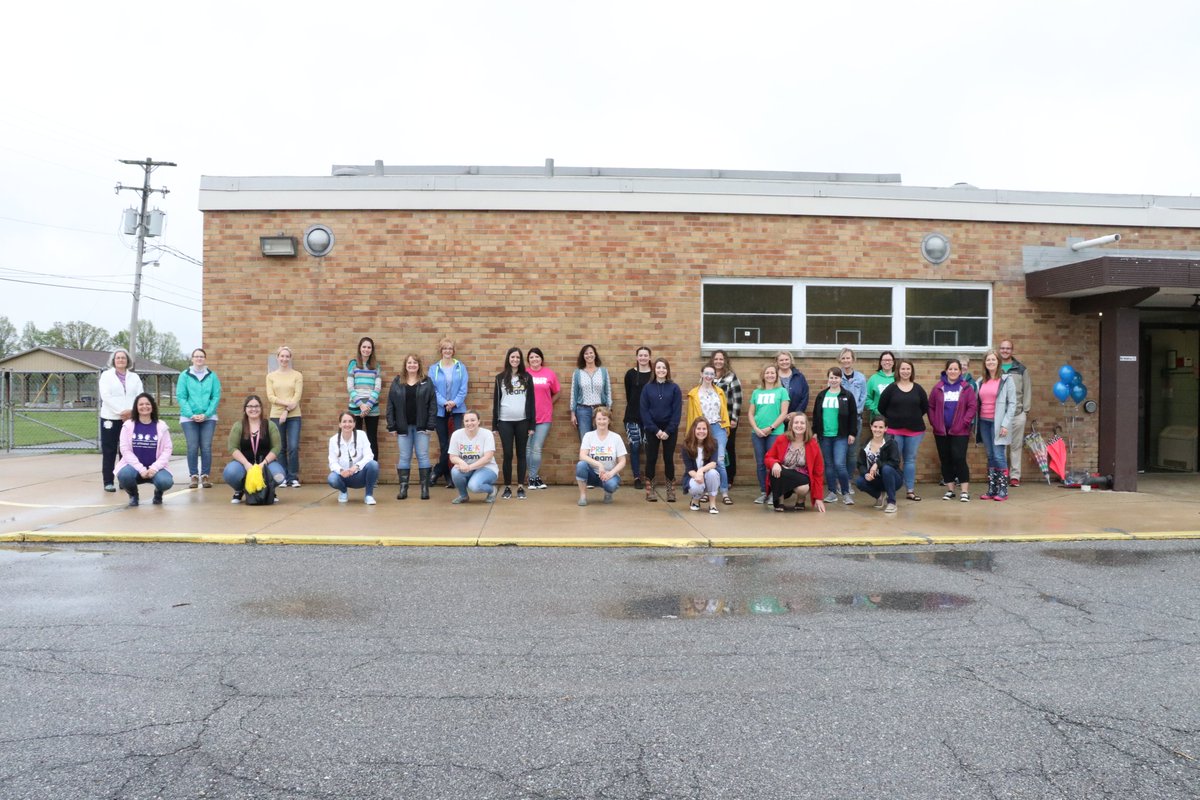 ESCLC's tweet photo. Our Early Learning Center had their Ice Cream Social Drive-Thru today to say goodbye to their students.  Not the prettiest day but a lot of smiling faces!@SuptFrancoGallo @JamieMaassen https://t.co/NrP4dtJ3Xg