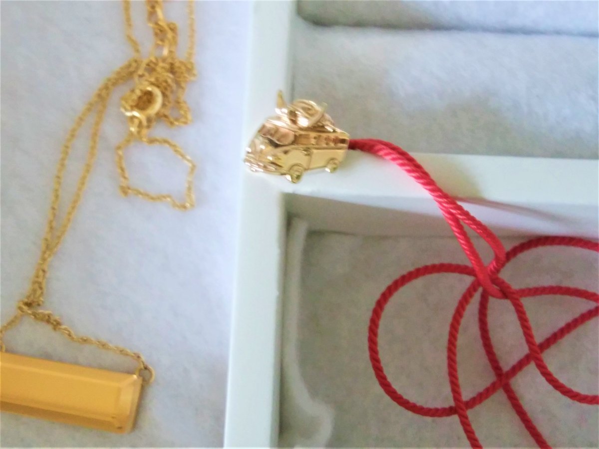rosary45's tweet photo. 磨いてみた~✨
綺麗になったかな?
GOLDが薄くなってきたけど指輪も健在
カメさんも元気だよ!
#CindyLOL #jewelry
#町田慎吾 https://t.co/nSQfsBTfJw